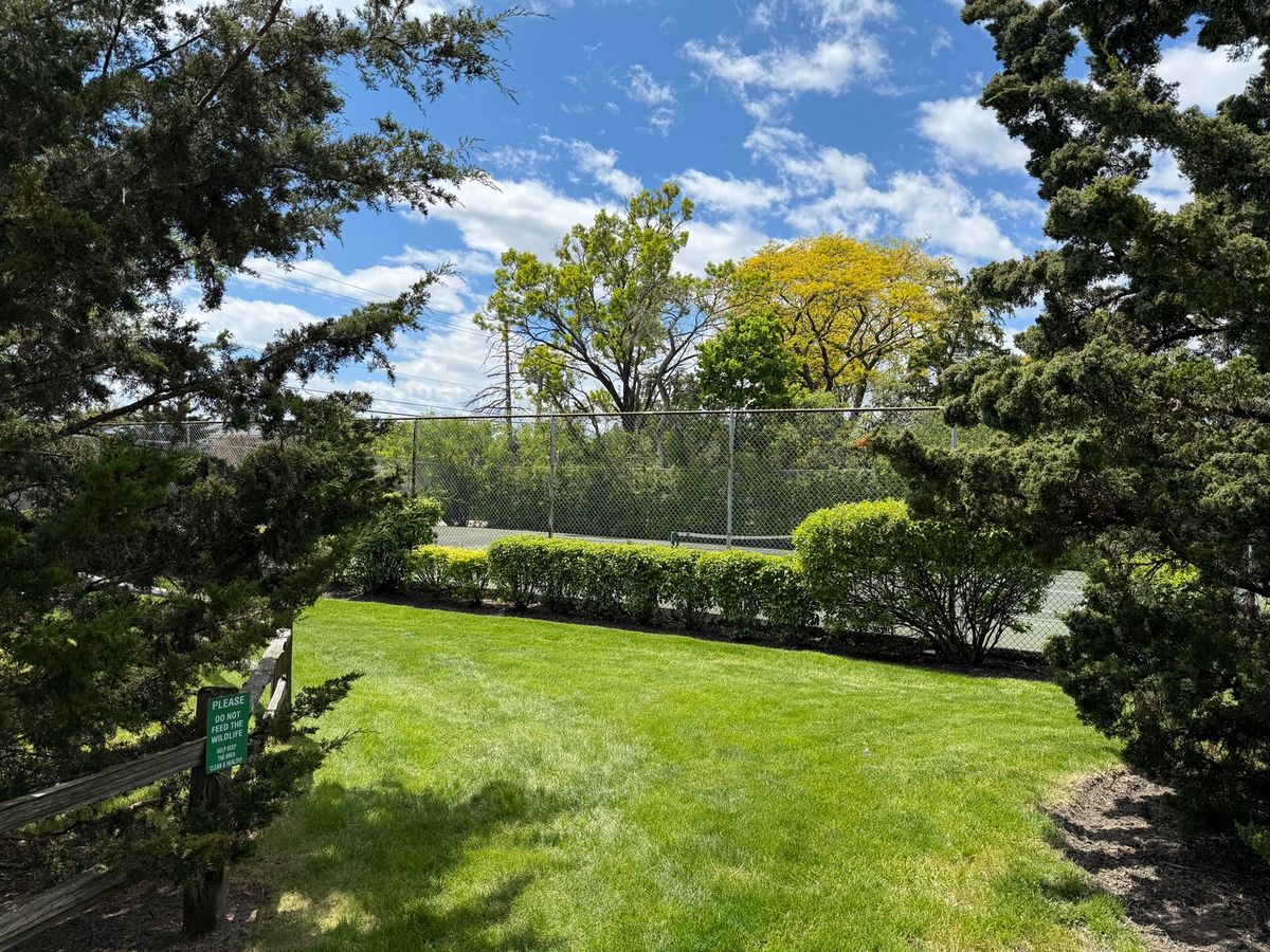 718 Cobblestone Circle #C, Glenview, IL 60025