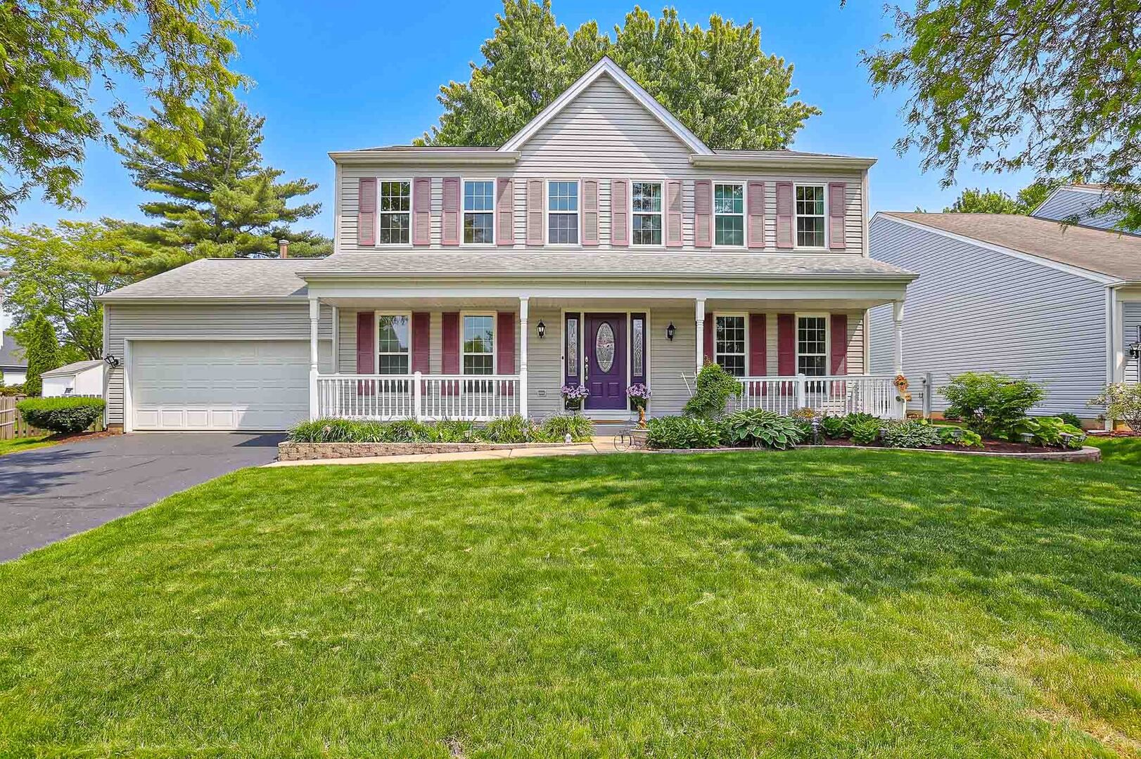 830 Hawk Lane — Carol Stream, IL 60188