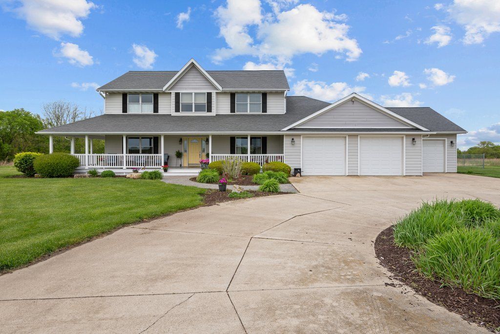 1200 James B Young Road, Galva, IL 61434
