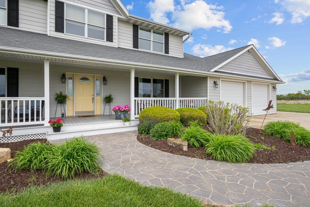 1200 E James B Young Road, Galva, IL 61434