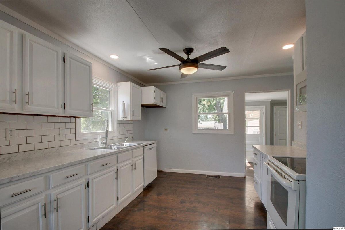 1126 S 16th St., Quincy, IL 62301