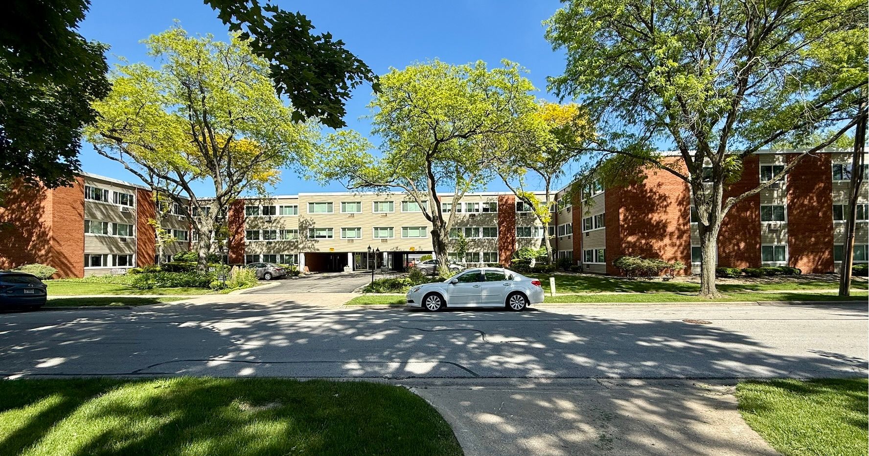 1139 Leavitt Avenue #212 — Flossmoor, IL 60422
