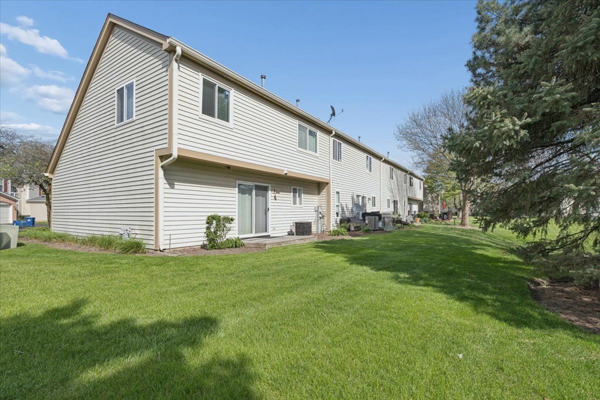 6763 Roanoake Court, Gurnee, IL 60031