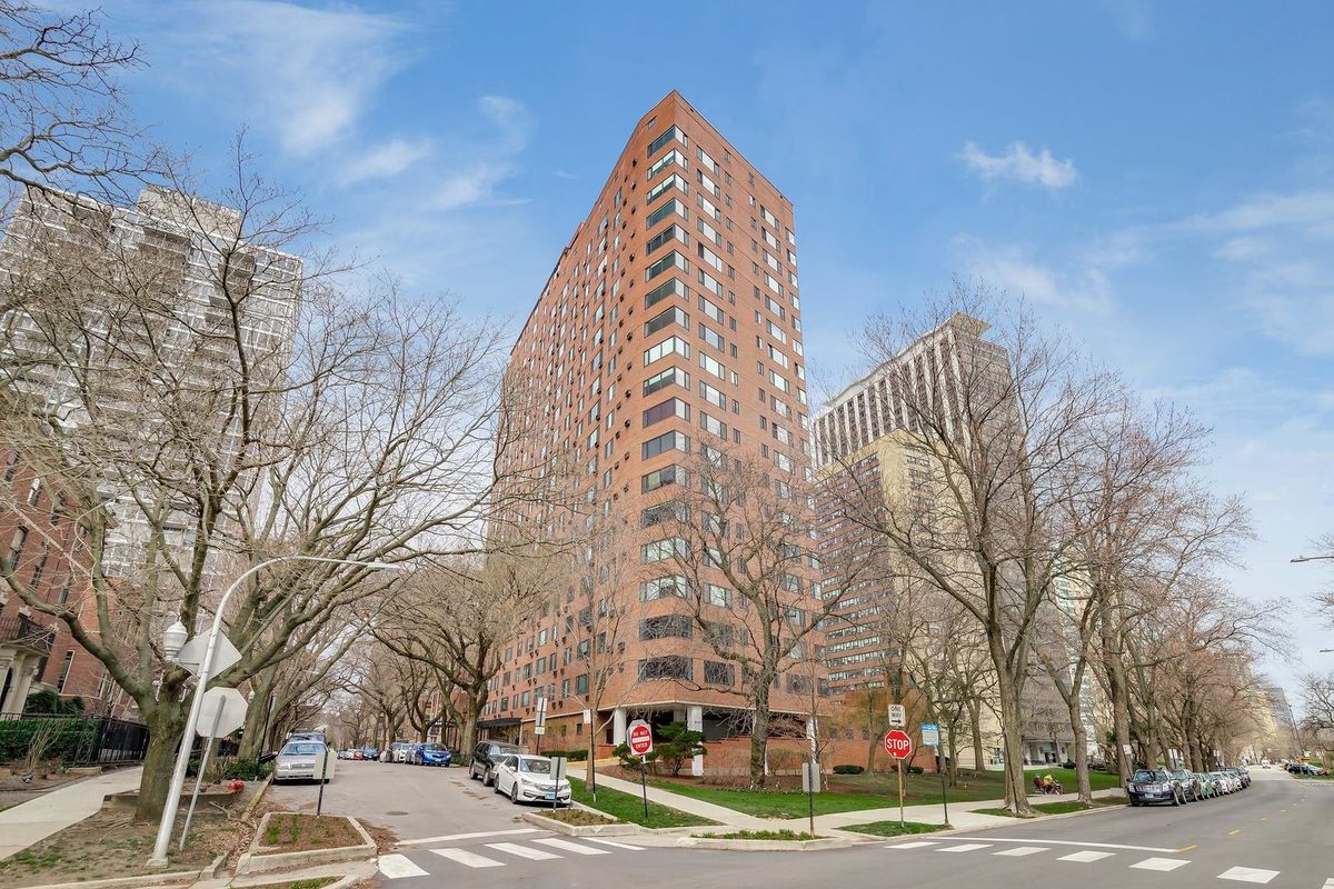 3100 Lake Shore Drive, Chicago, IL 60657