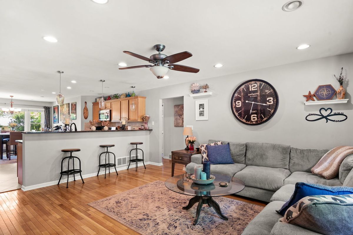 1515 Jewel Avenue, St. Charles, IL 60174