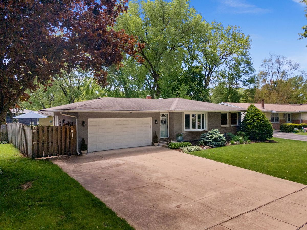 1515 Jewel Avenue, St. Charles, IL 60174