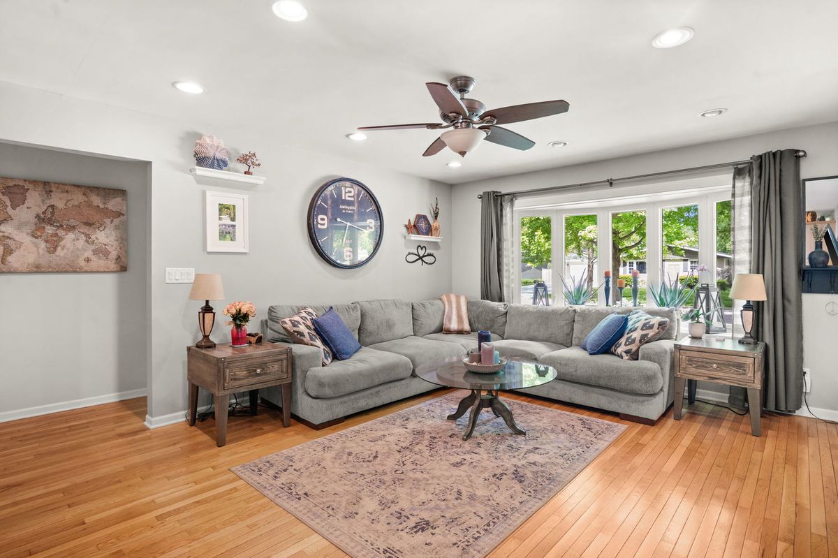 1515 Jewel Avenue, St. Charles, IL 60174