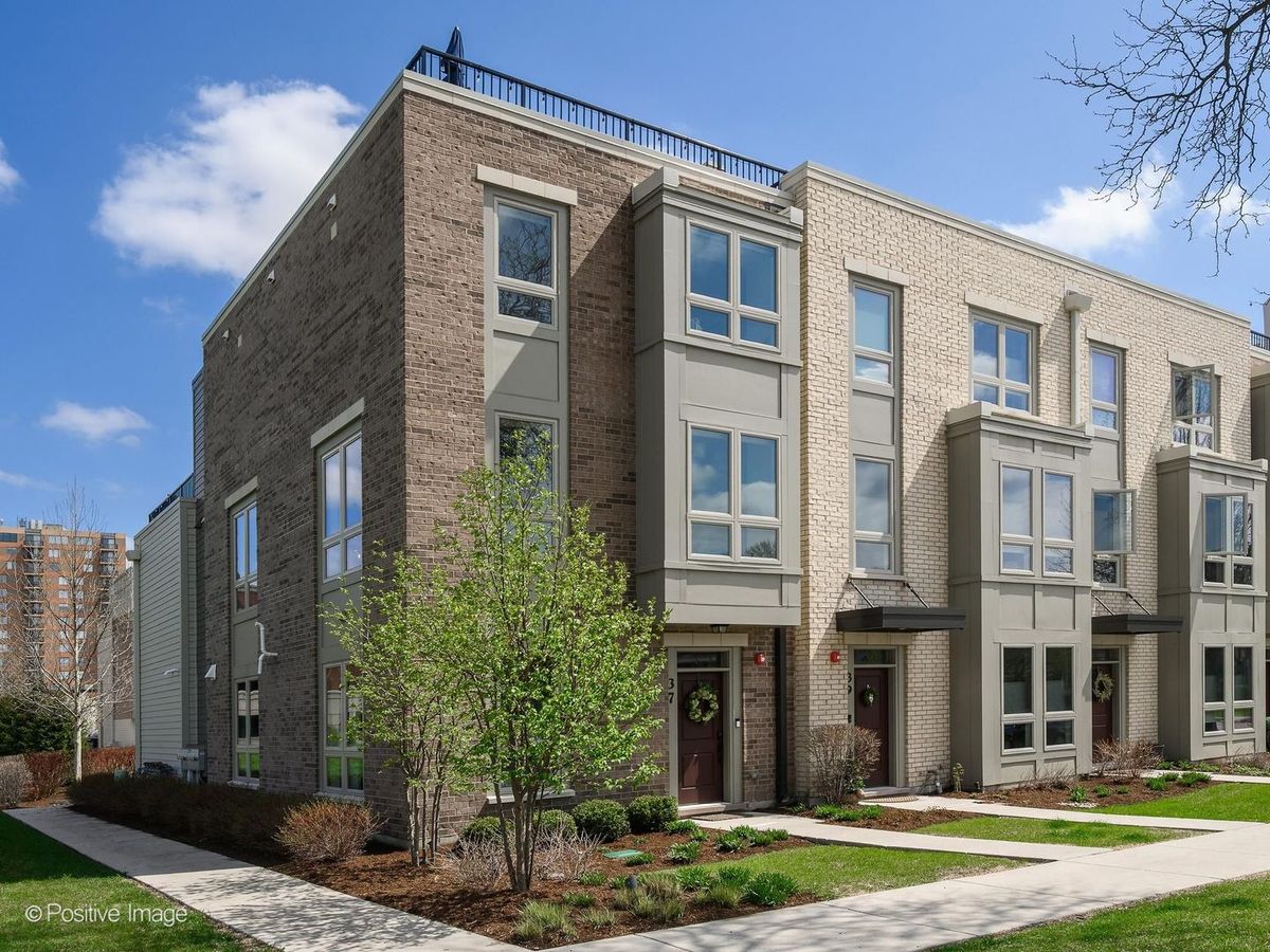 37 Chestnut Avenue, Arlington Heights, IL 60005