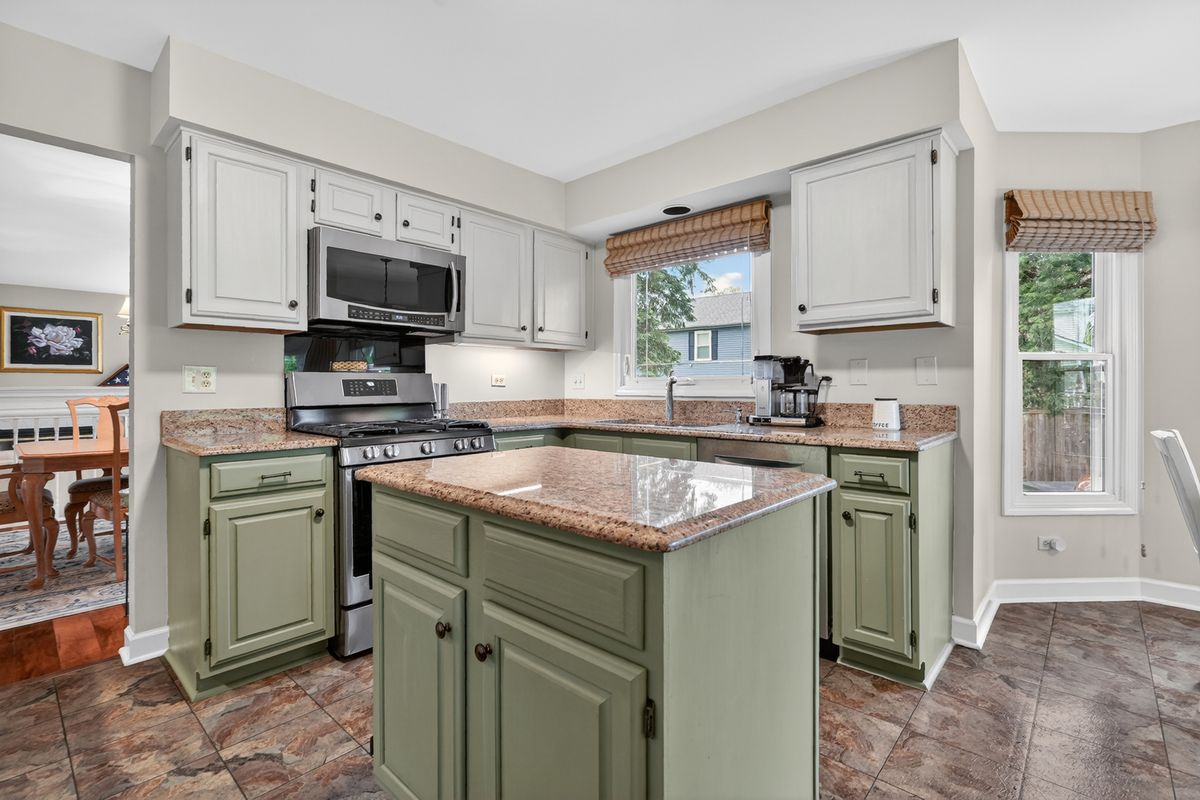 155 Southfield Drive, Vernon Hills, IL 60061