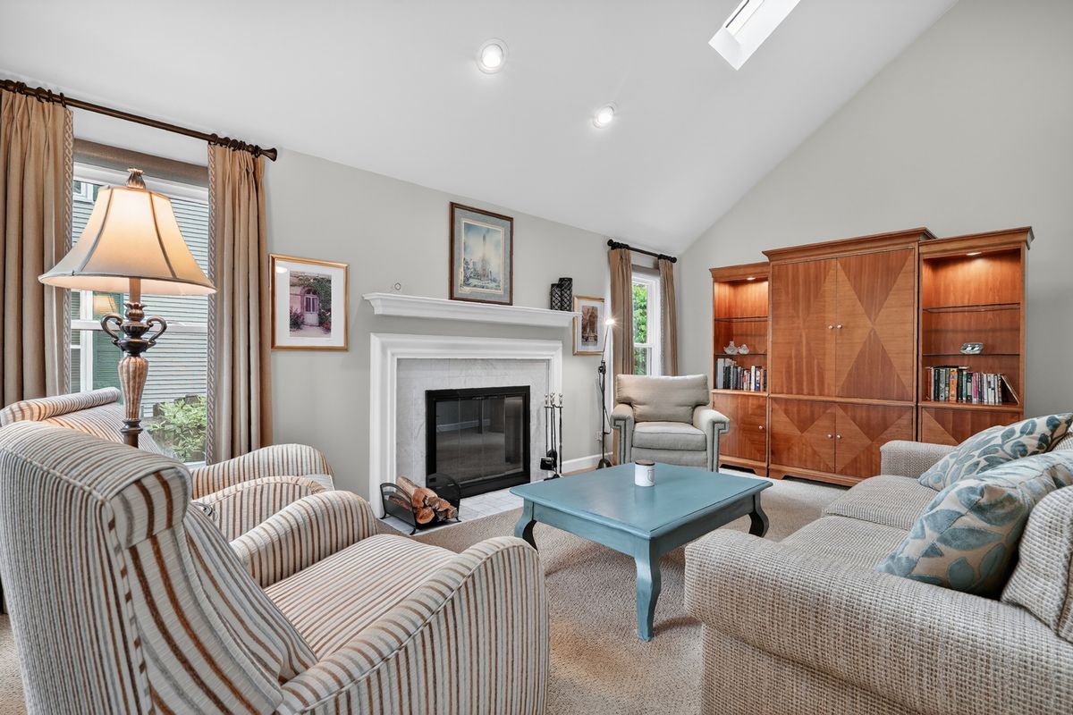 155 Southfield Drive, Vernon Hills, IL 60061