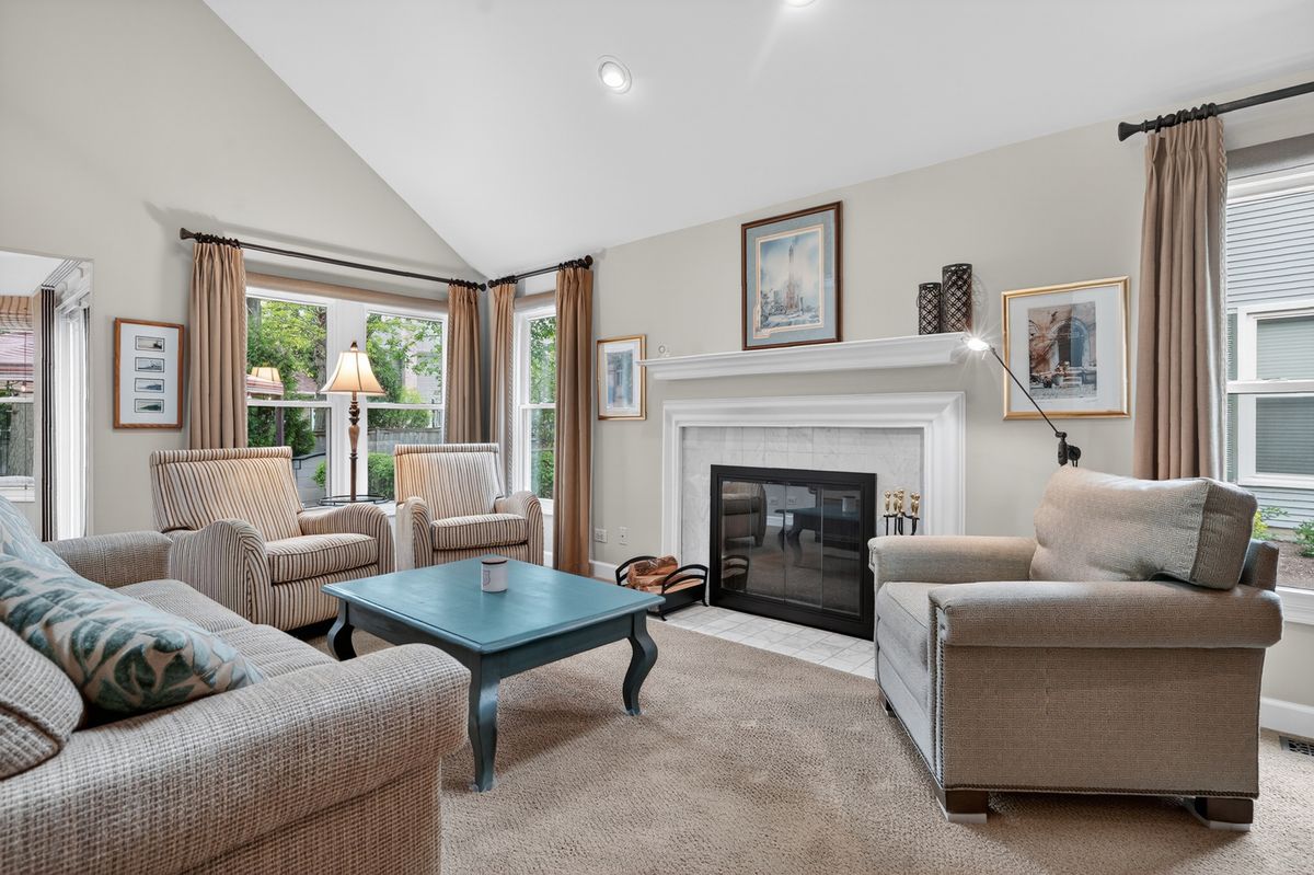 155 Southfield Drive, Vernon Hills, IL 60061