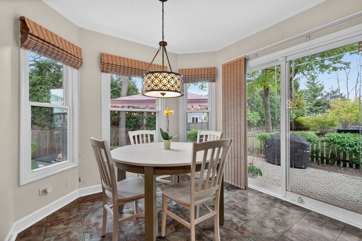 155 Southfield Drive, Vernon Hills, IL 60061