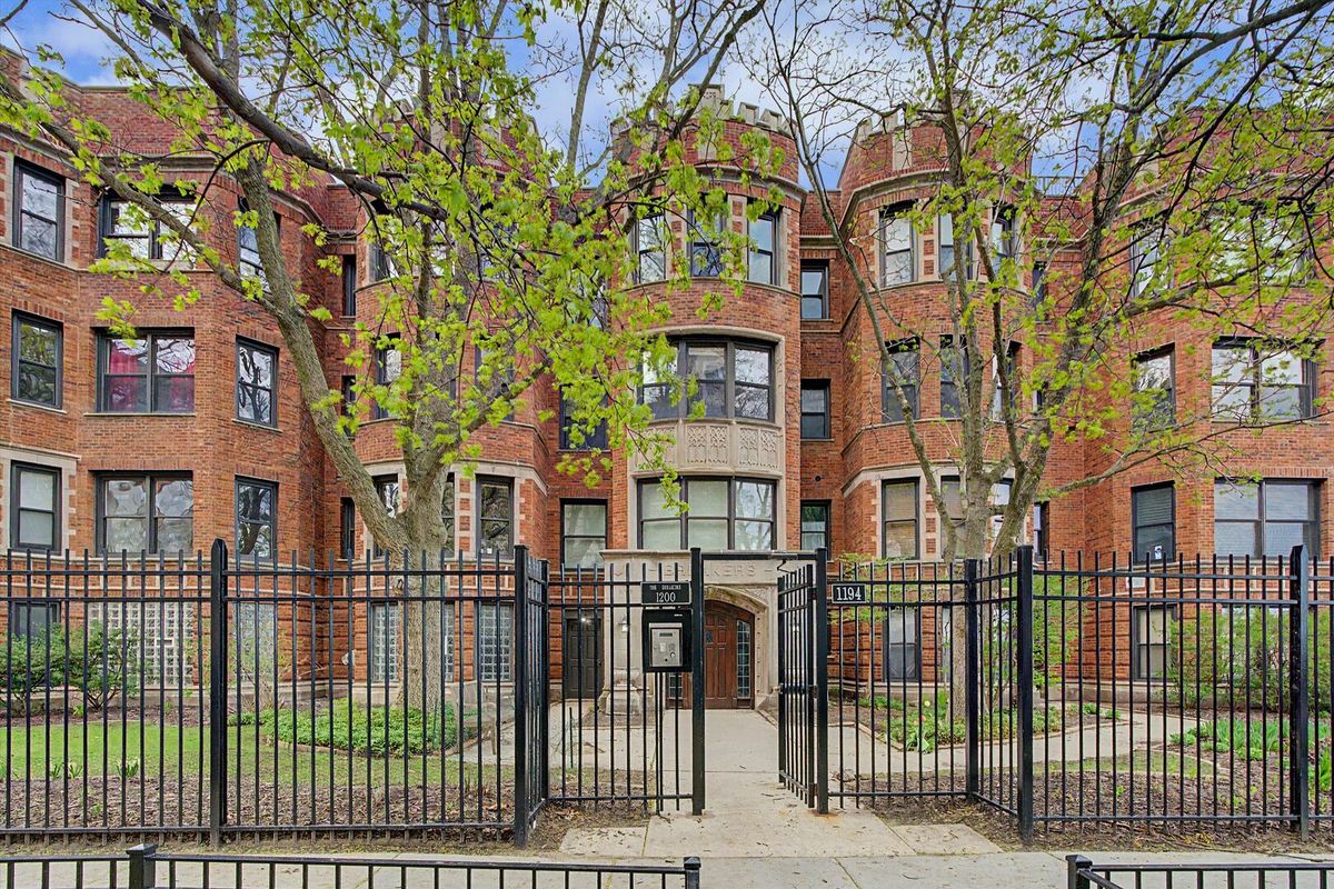 1200 Sherwin Avenue, Chicago, IL 60626