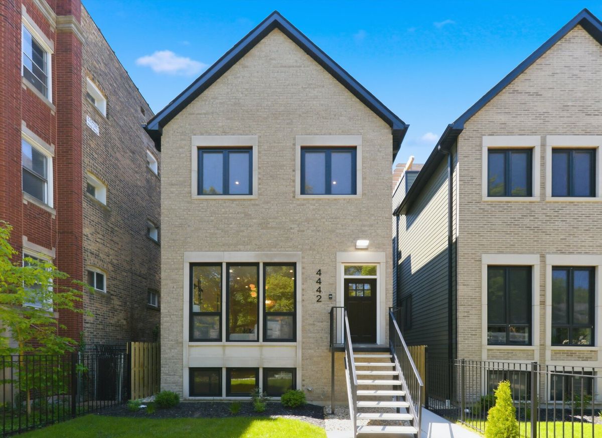 4442 Greenview Avenue, Chicago, IL 60640