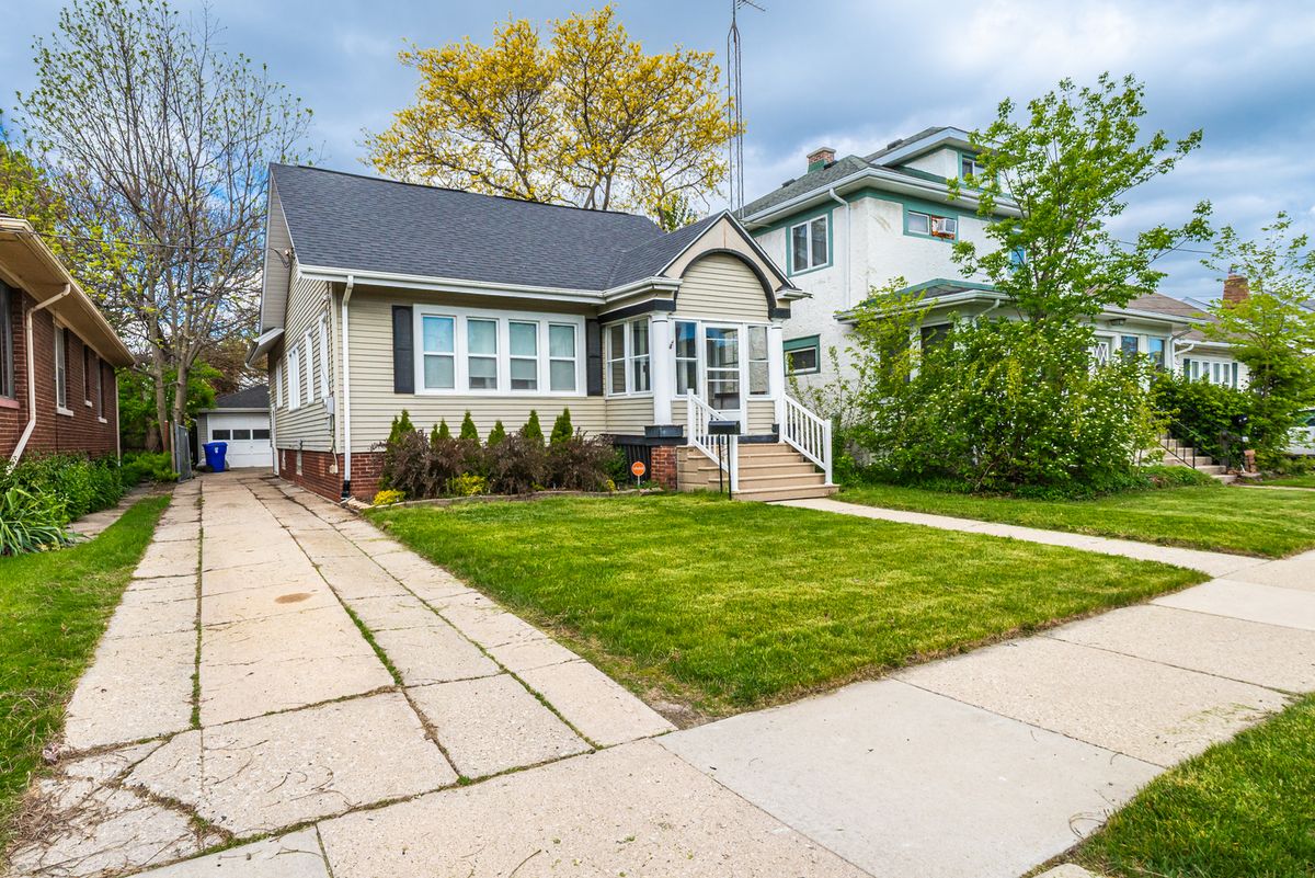 7404 23rd Avenue, Kenosha, WI 53143