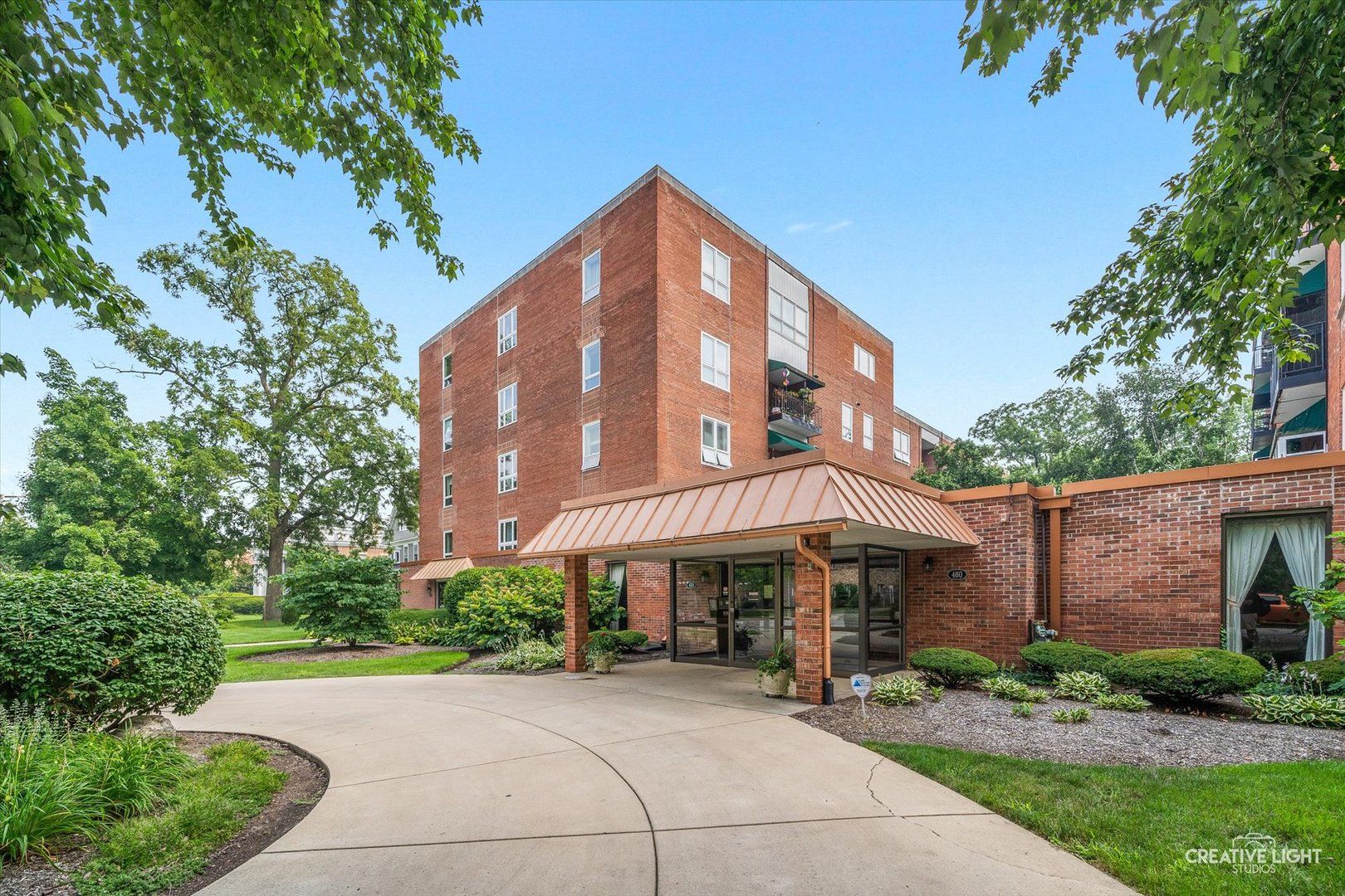 450 W Downer Place #4C — Aurora, IL 60506