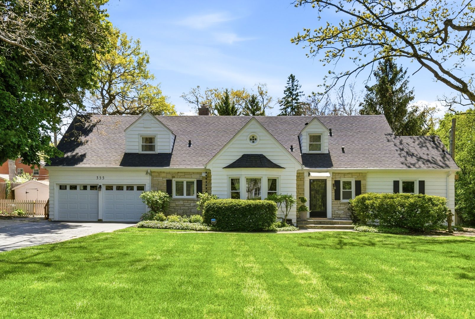 355 Oakdale Avenue — Lake Forest, IL 60045