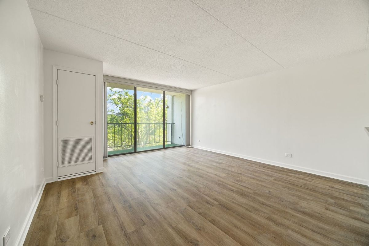 2015 S FINLEY Road #302, Lombard, IL 60148