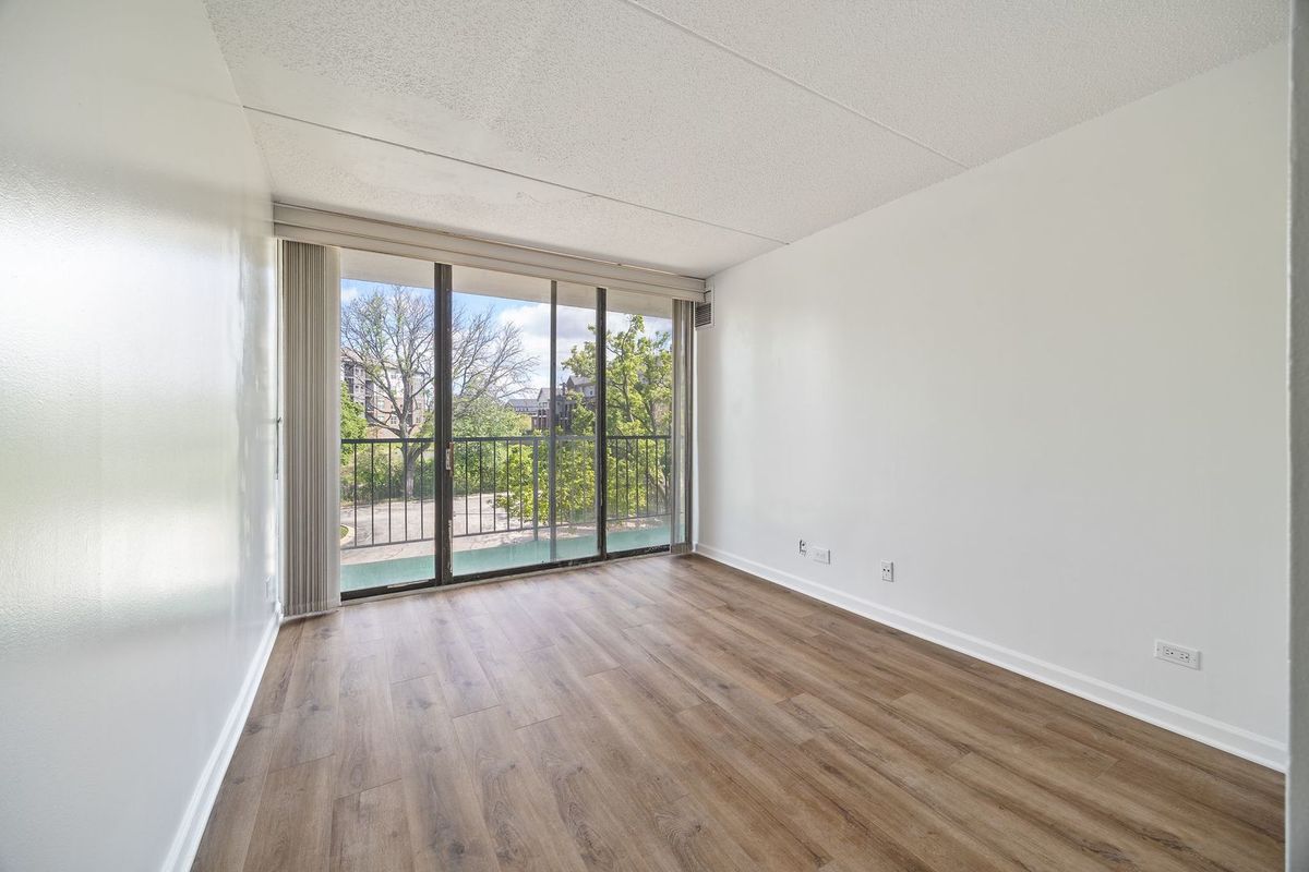 2015 S FINLEY Road #302, Lombard, IL 60148