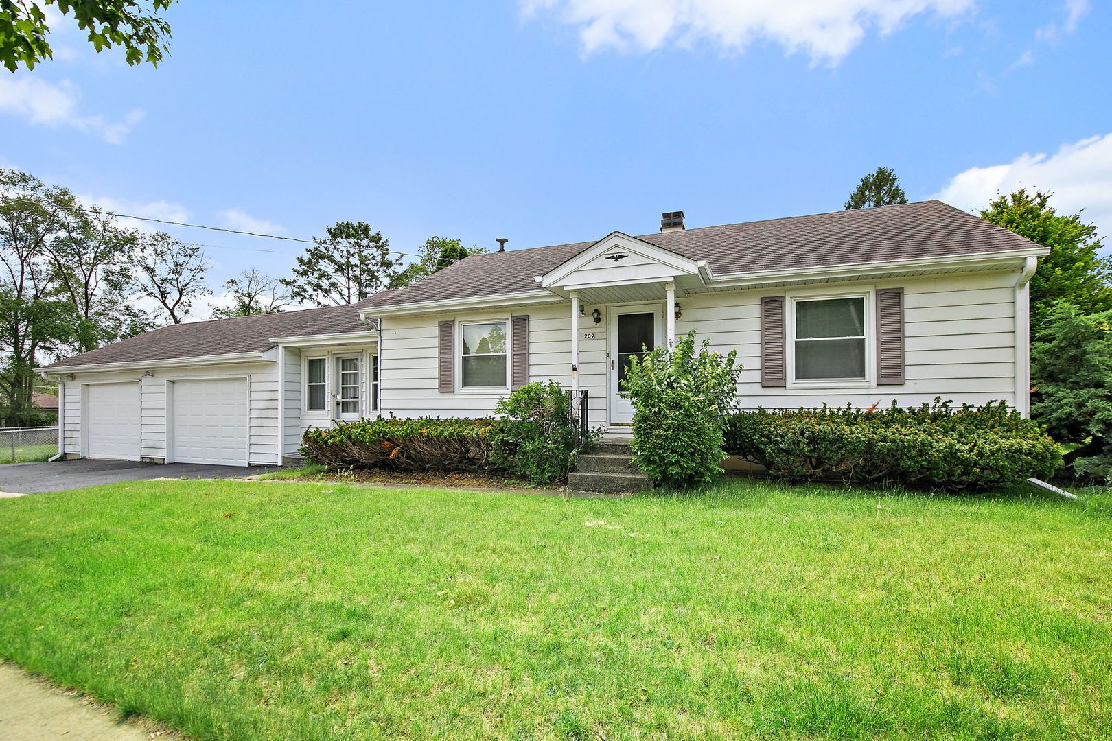 209 Beach Drive — Algonquin, IL 60102
