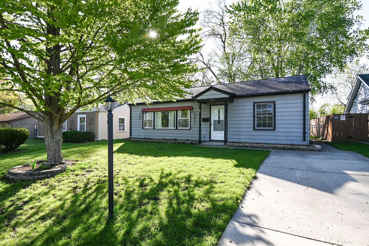 127 Hawthorne Boulevard, Mundelein, IL 60060