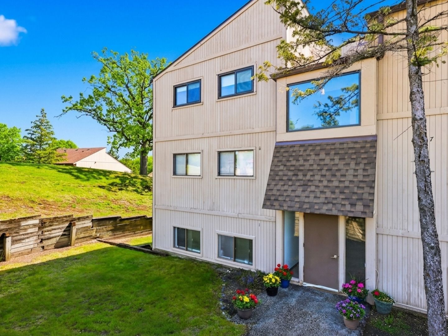 48 Oak Hill Colony #9 — Fox Lake, IL 60020