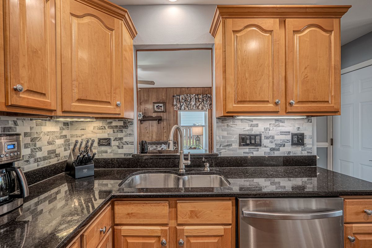 20533 S Graceland Lane, Frankfort, IL 60423