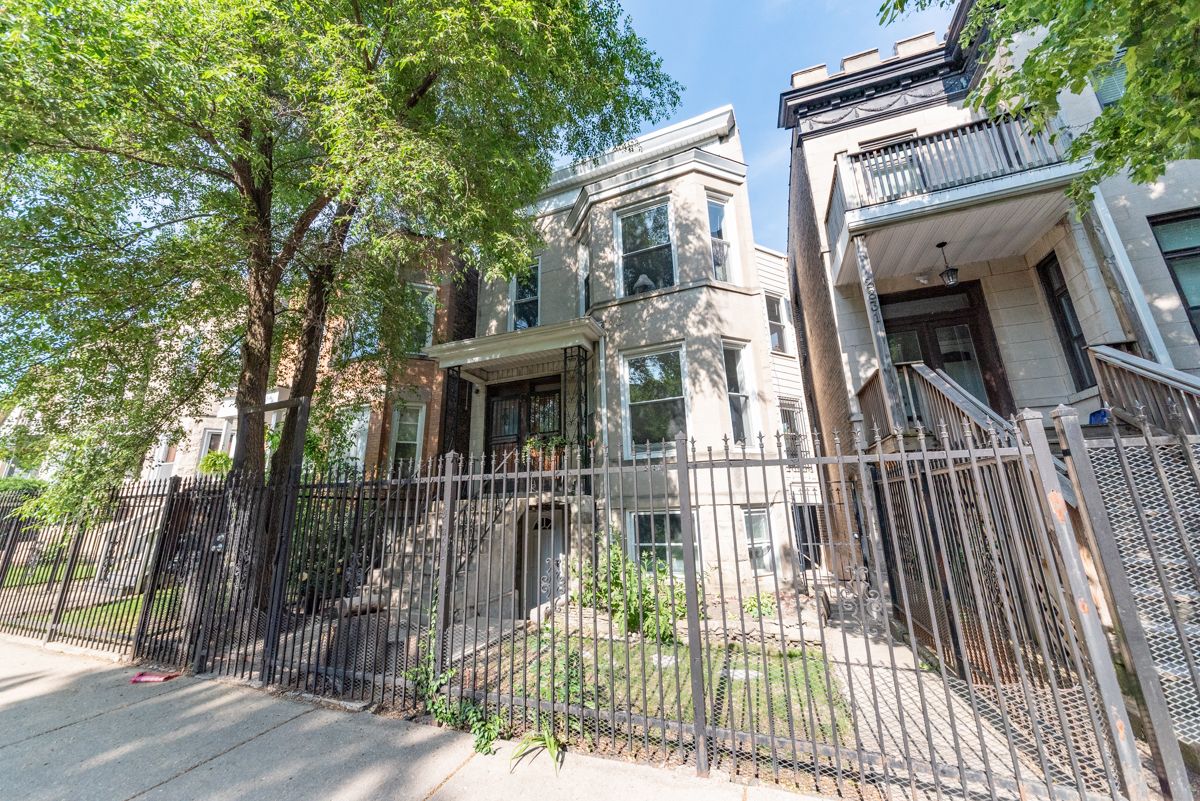 2833 Albany Avenue, Chicago, IL 60618