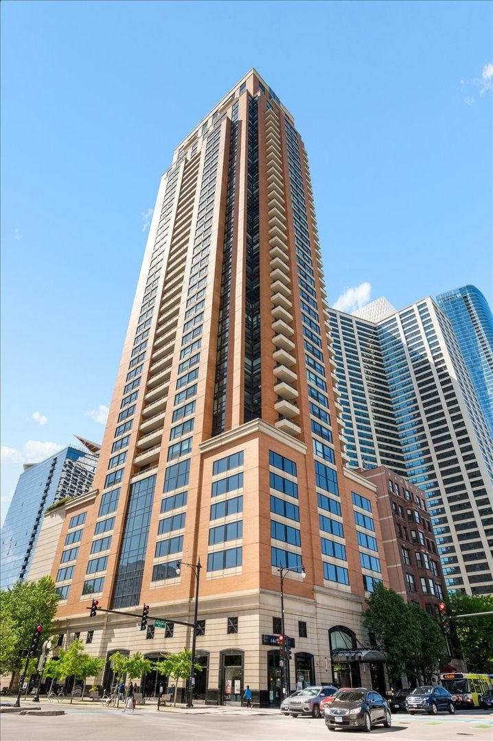 1160 S Michigan Avenue #1001 — Chicago, IL 60605