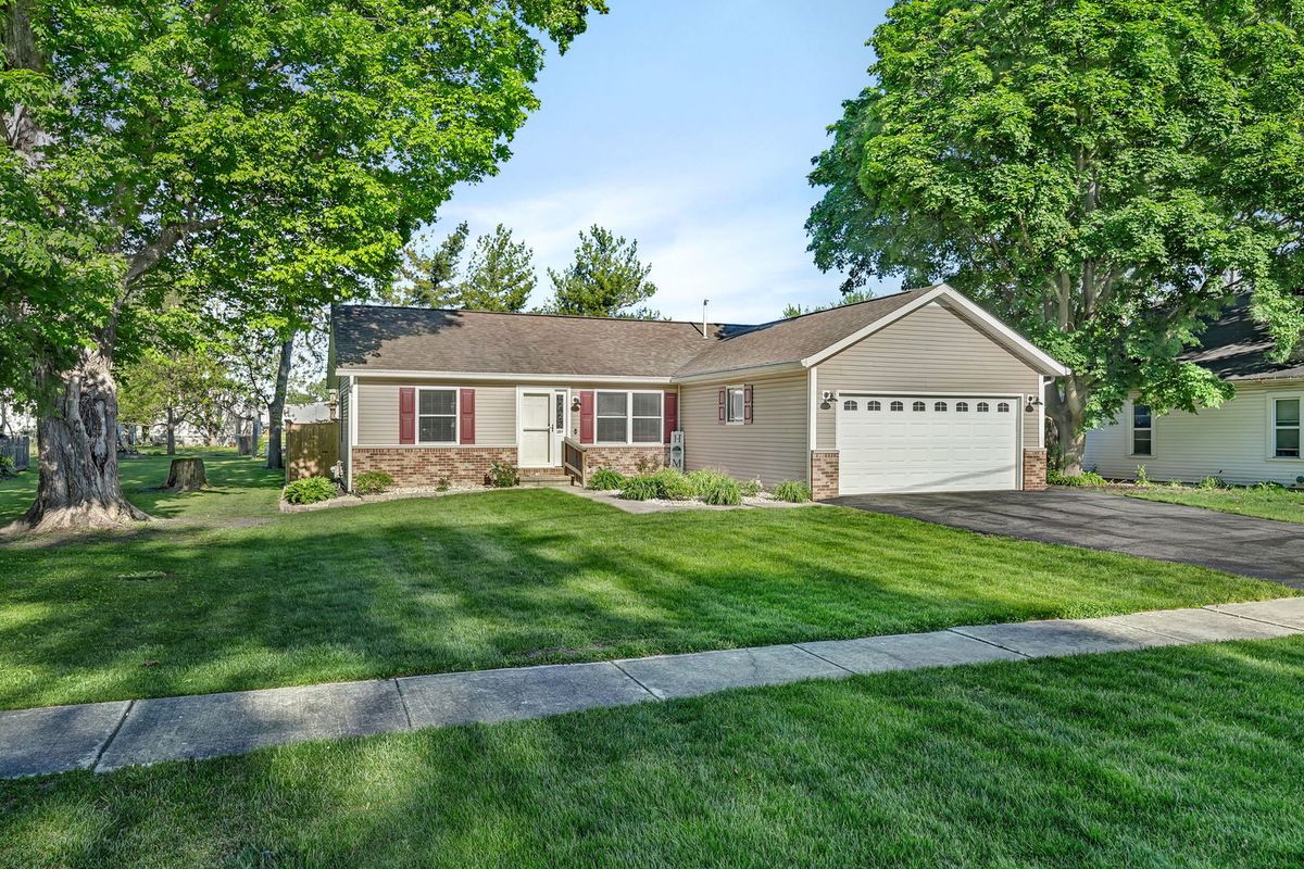 209 N Pine Street, Gardner, IL 60424