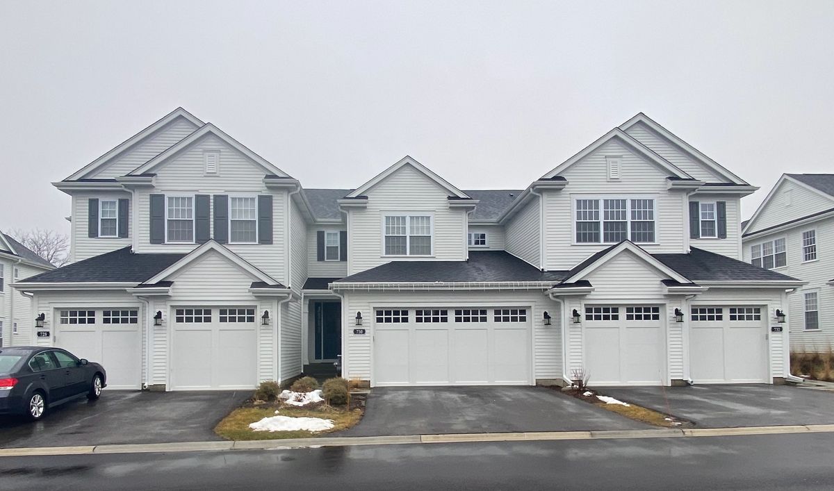 738 Derby Lane, Barrington, IL 60010