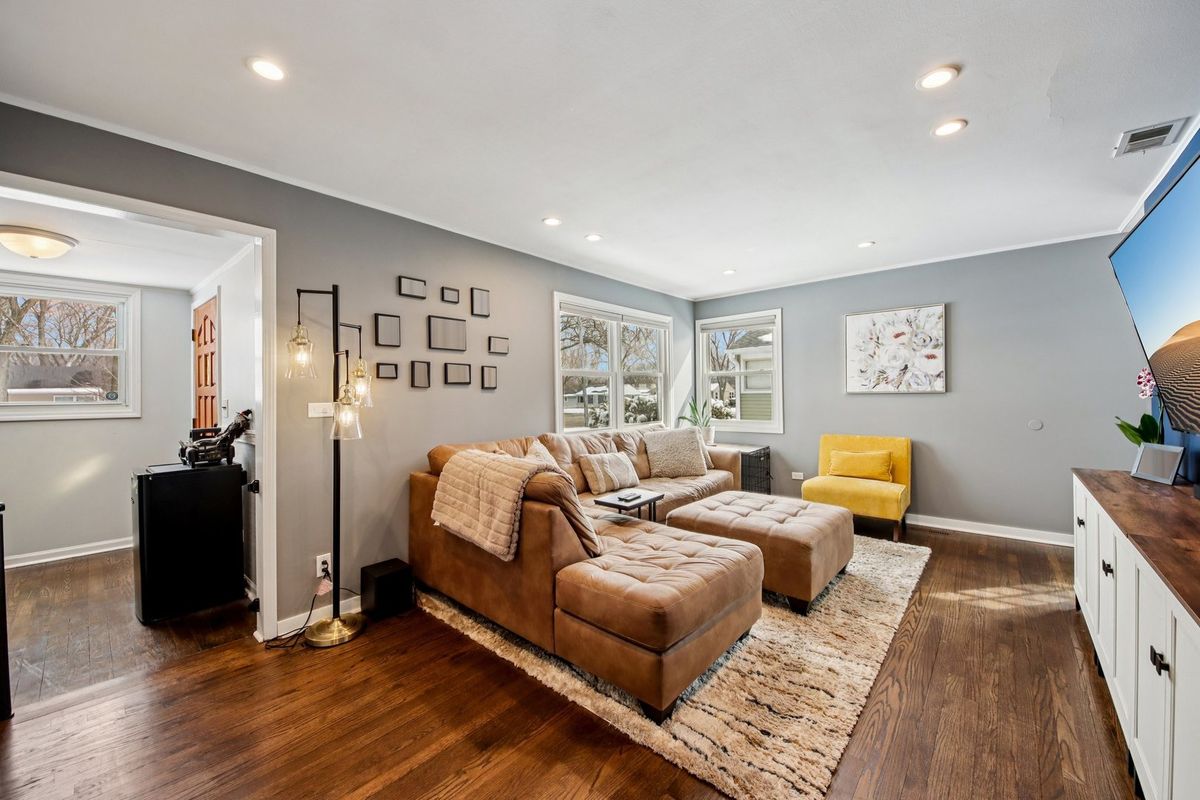 3107 Falcon Court, Rolling Meadows, IL 60008