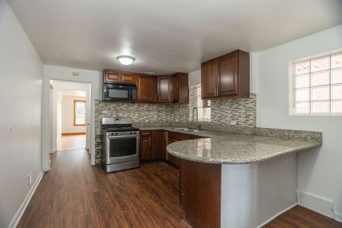 1828 S 50th Court, Cicero, IL 60804