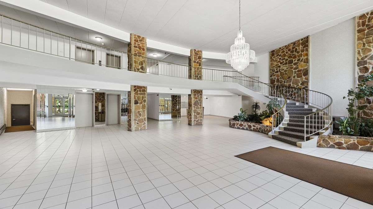 18 E Old Willow Road #504N, Prospect Heights, IL 60070