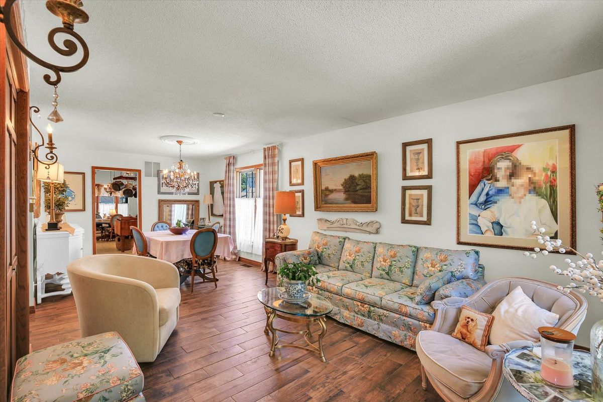 12 S Walnut Street, Villa Grove, IL 61956