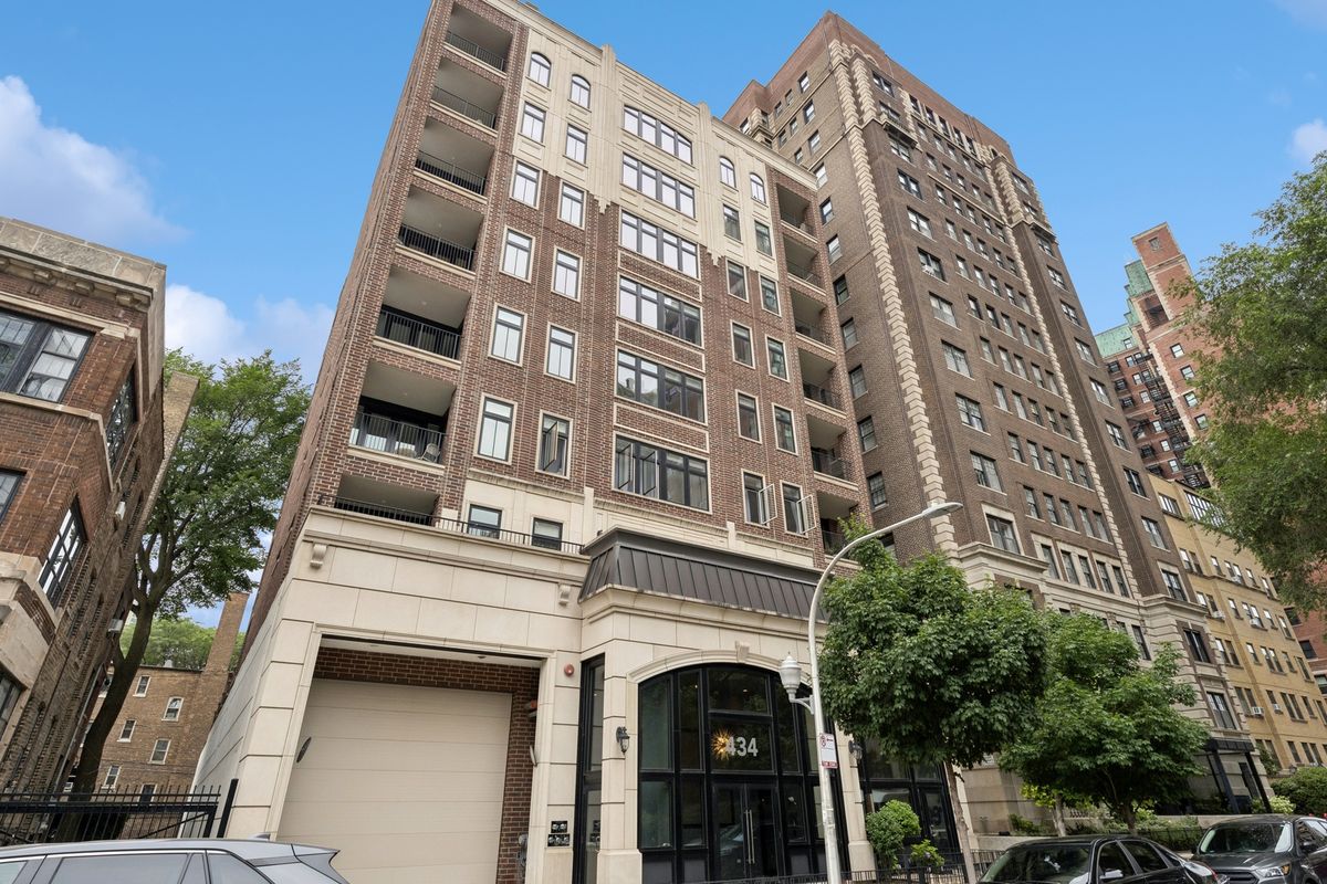 434 Melrose Street, Chicago, IL 60657