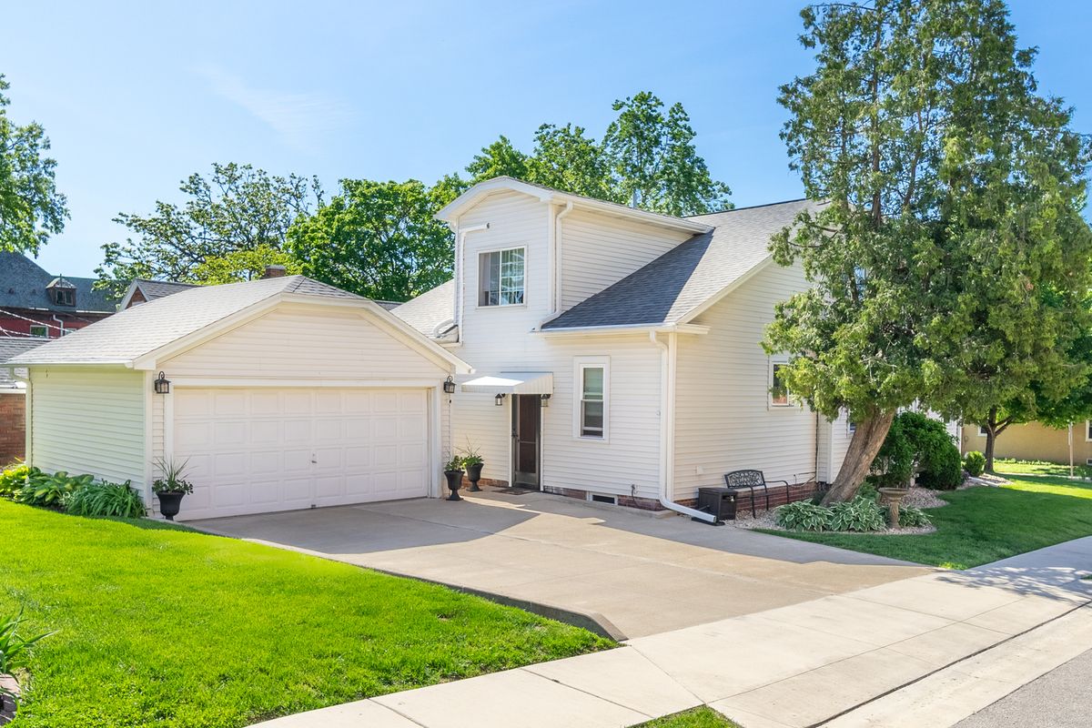 1327 5th Street, Peru, IL 61354
