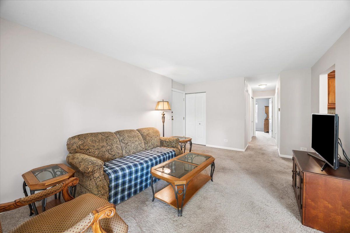 349 Newgate Court #C1, Schaumburg, IL 60193