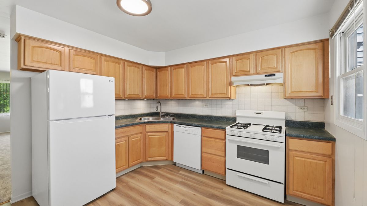 34306 N Birch Lane #16C, Gurnee, IL 60031