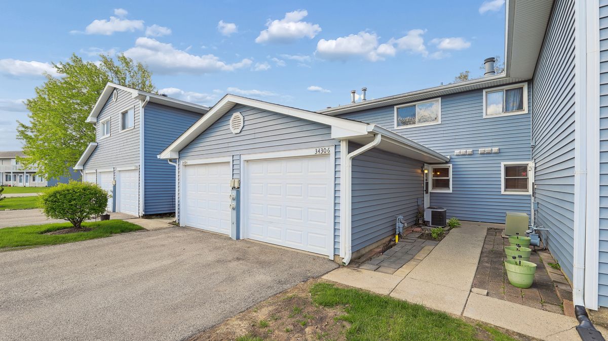 34306 N Birch Lane #16C, Gurnee, IL 60031