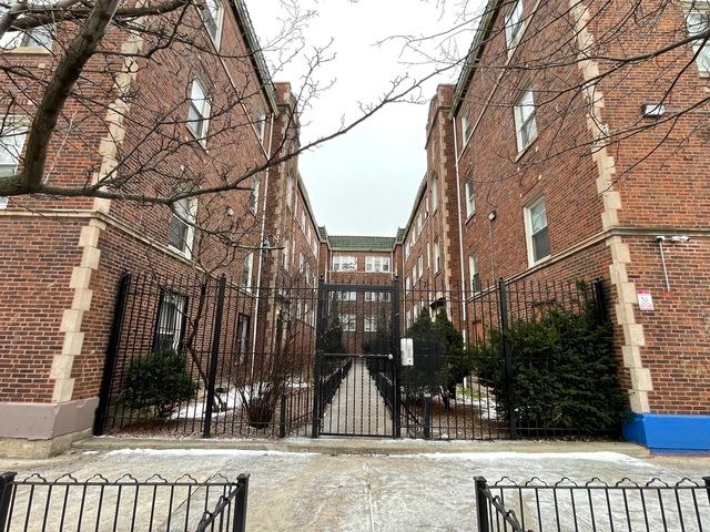 1148 N HARDING Avenue #3 — Chicago, IL 60651