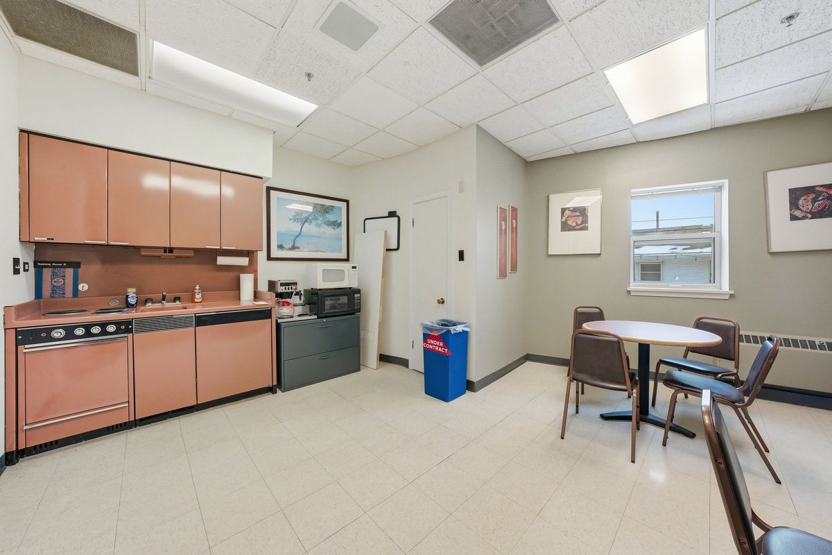901 Burlington Avenue #2BR-207, Western Springs, IL 60558