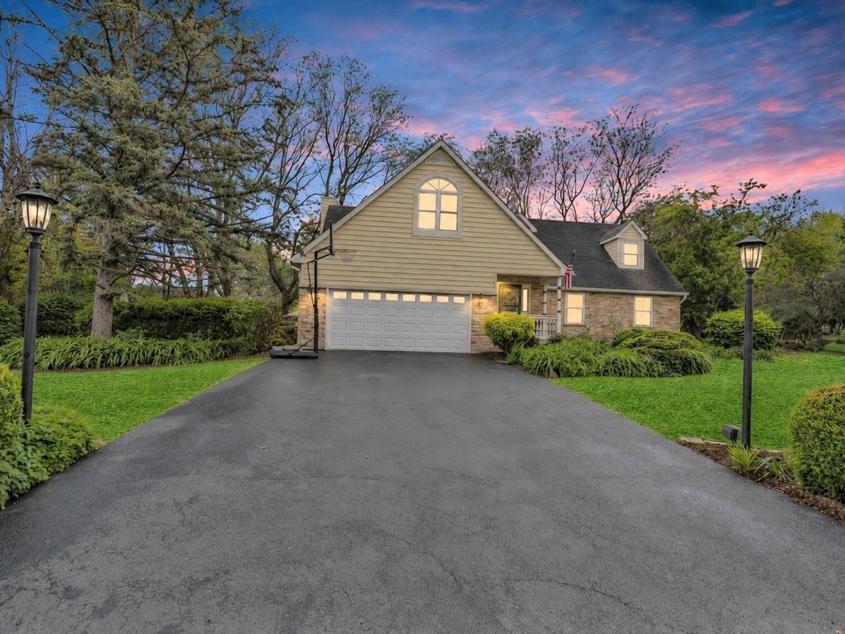 38W643 Bittersweet Lane, Elgin, IL 60124