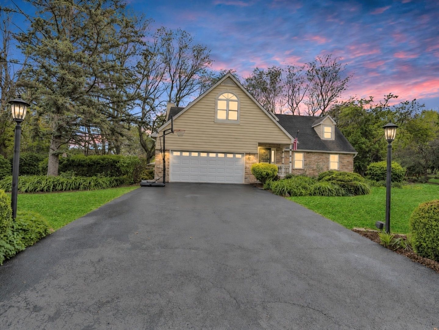 38W643 Bittersweet Lane — Elgin, IL 60124