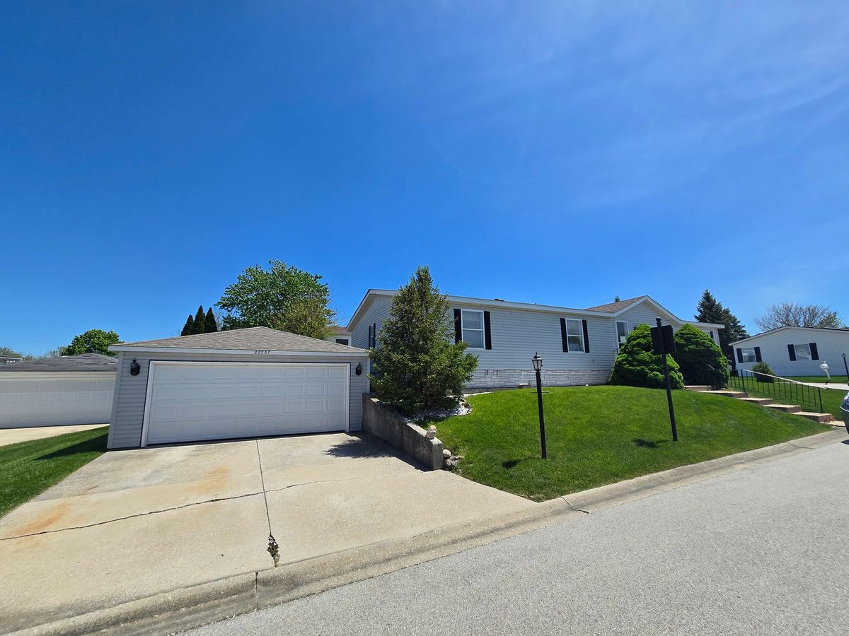 22737 Beverly Drive, Frankfort, IL 60423