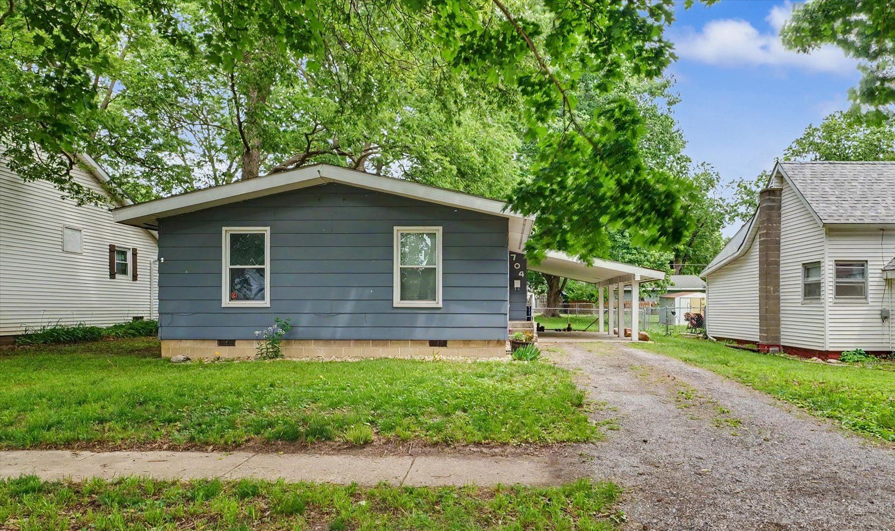 704 E Lincoln Street — Monticello, IL 61856