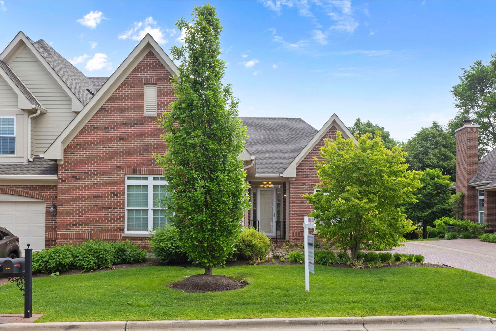 905 Hickory Drive — Western Springs, IL 60558