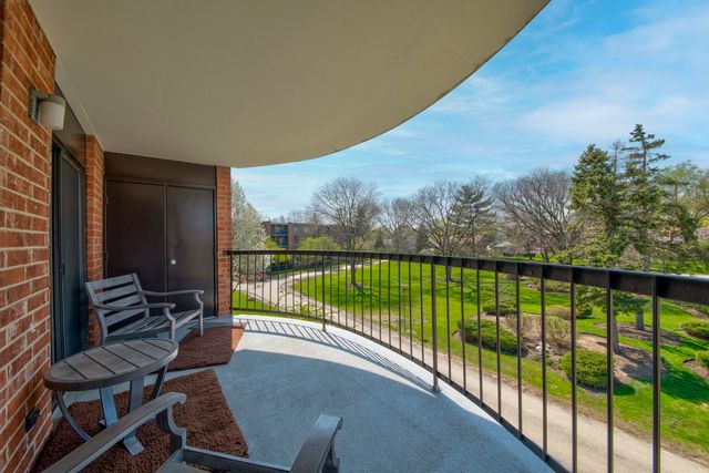 1405 E Central Road #316B, Arlington Heights, IL 60005