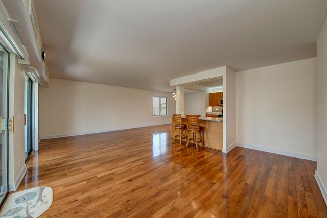 1405 E Central Road #316B, Arlington Heights, IL 60005