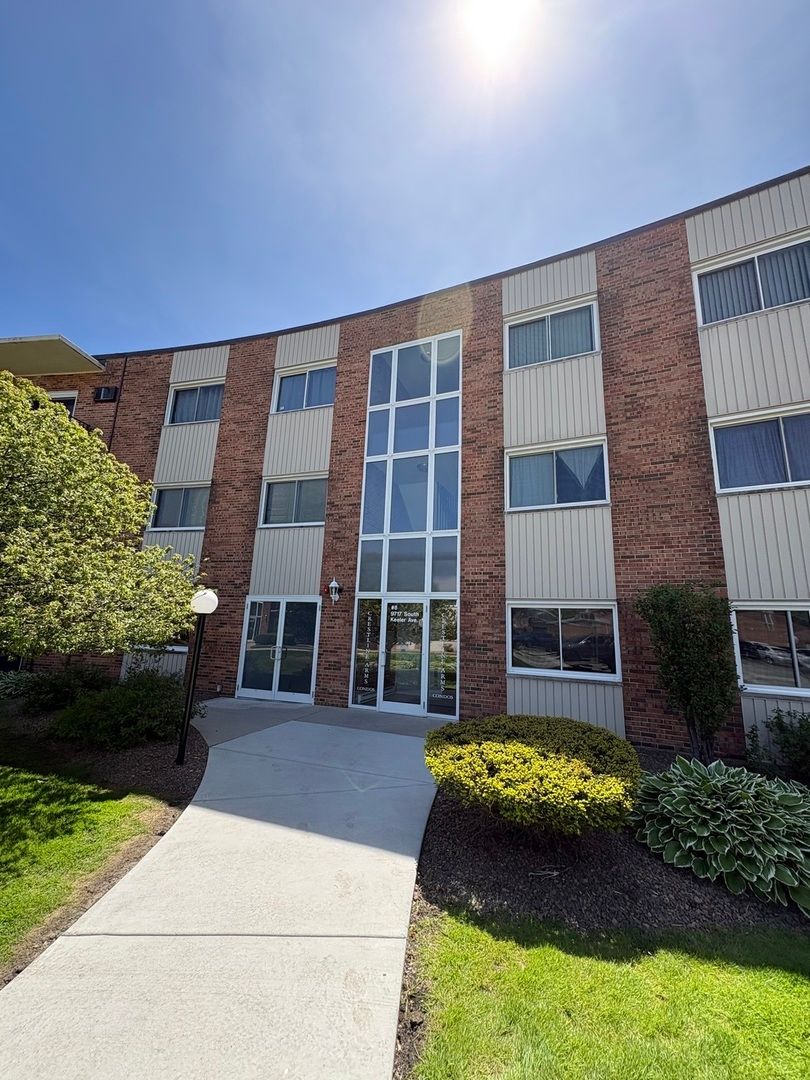 9717 S Keeler Avenue #110 — Oak Lawn, IL 60453